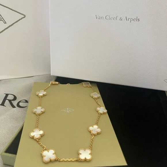 VAN CLEEF & ARPELS Necklace 18k Gold $25,000 - Picture 2 of 14